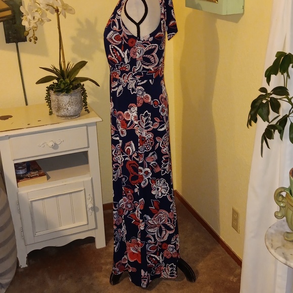 En Focus Halter Maxi Dress. Textured Bold Floral. Bohemian. - Picture 4 of 11